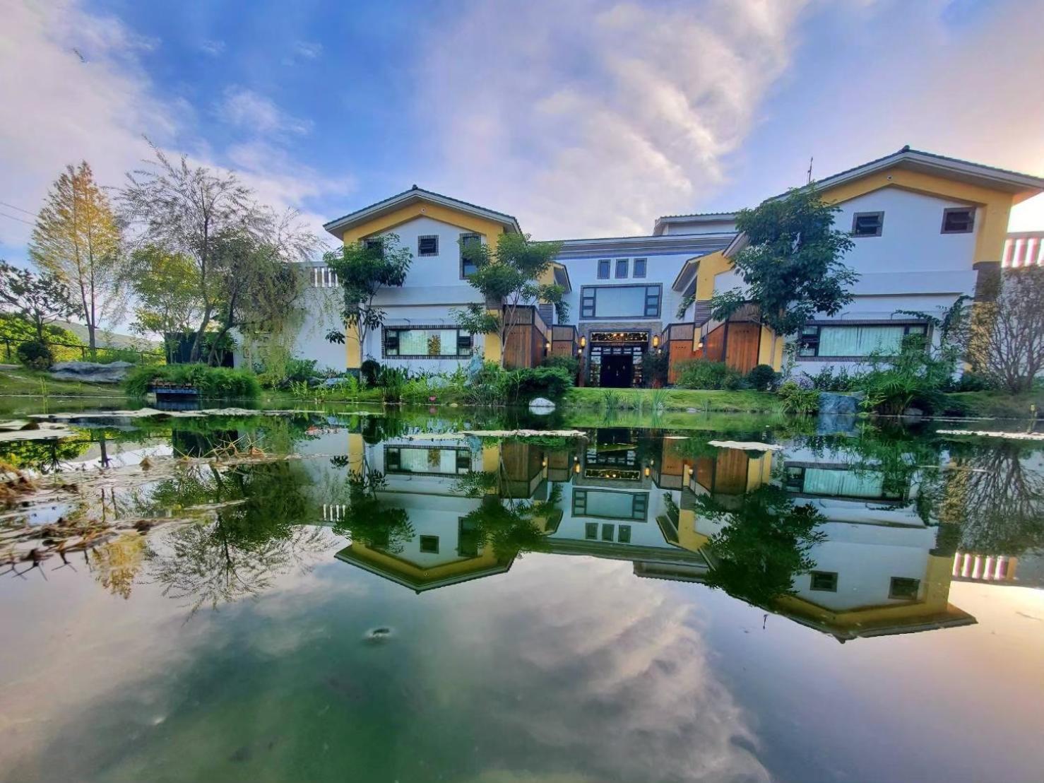 山花映水紅莊園民宿 Apartman Yuemei Kültér fotó